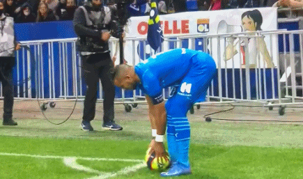 英超巅峰对决！海外情报：切尔西1-2阿森纳（英超焦点大战：海外消息称阿森纳2-1击败切尔西）