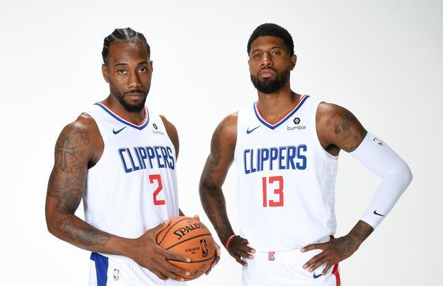 知名装备网站：阿迪达斯将于11月6日发售世界杯球衣，23队谍照泄露（阿迪达斯世界杯球衣将于11月6日开售，23支球队谍照被知名装备网站曝光）