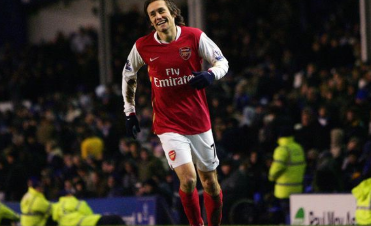 罗伯逊：红军当前受到批评是合理的，相信球队能够一洗颓势（罗伯逊：接受对利物浦的批评，坚信球队能尽快扭转颓势）