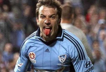 中国男子冰壶队米兰冬奥资格赛5-2击败菲律宾，豪取三连胜引关注（中国男冰壶队米兰冬奥资格赛5比2击败菲律宾，豪取三连胜引热议）