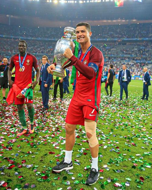 于根伟：杨梓豪的续约存在变数；目前看朴韬宇回归可能性不大（于根伟：杨梓豪续约尚存不确定性，朴韬宇回归几率不高）