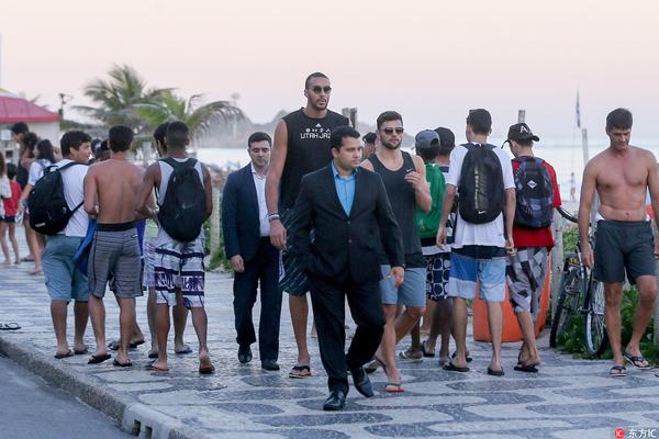 半场战报：塞尔塔1-0博洛尼亚，萨拉戈萨破门（半场速递：塞尔塔暂1比0领先博洛尼亚，萨拉戈萨建功）