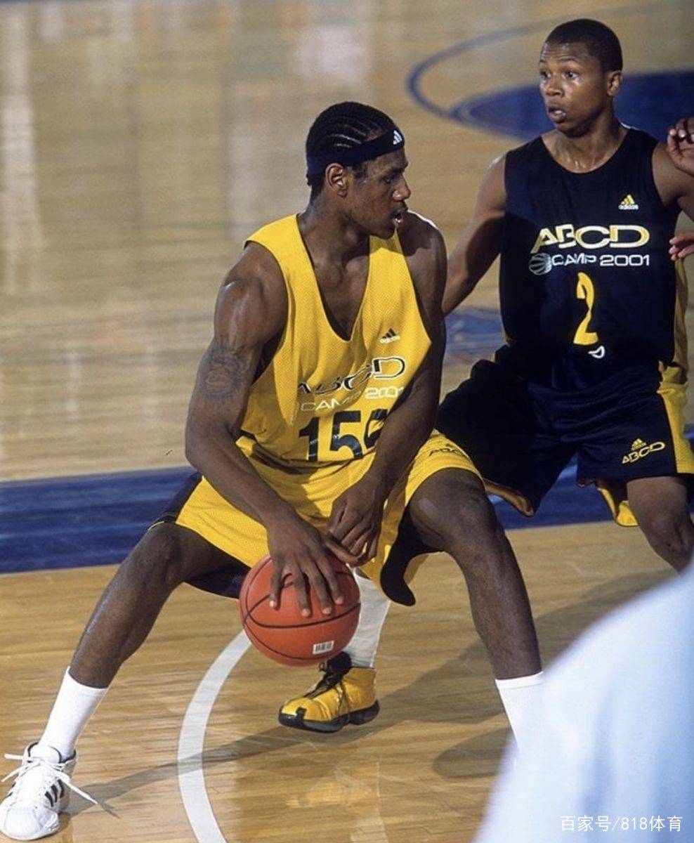 记者：因球迷投掷杂物，塞维主场被罚部分关闭三场且罚款4.5万欧（记者：球迷投掷杂物致塞维主场遭罚部分关闭3场并罚4.5万欧）