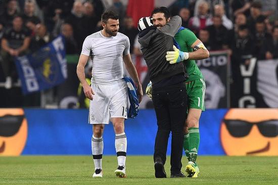 本赛季得分35+且罚球低于5次场次：小波特与库里并列最多