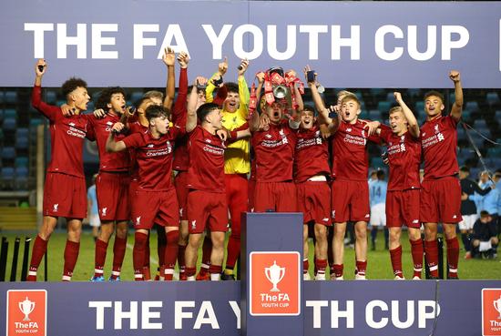 罗马诺：伊镇与那不勒斯就租借卡尤斯特达成协议，等球员点头（罗马诺：伊镇与那不勒斯已谈妥卡尤斯特租借，正待球员同意）