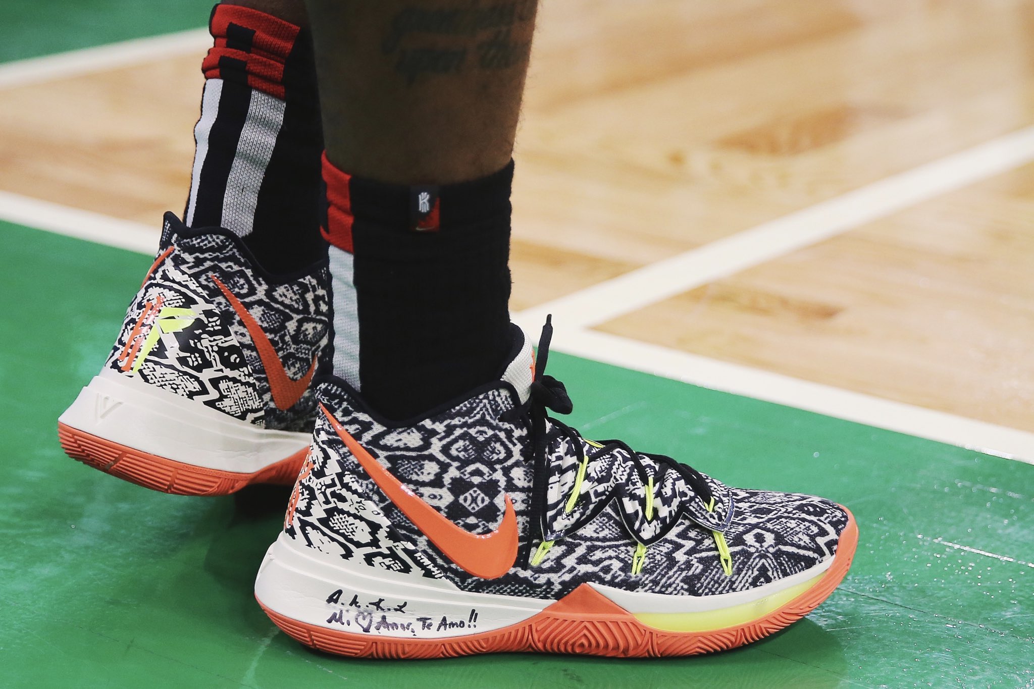 球队在比赛最后一刻完成绝杀（球队压哨绝杀定胜负）