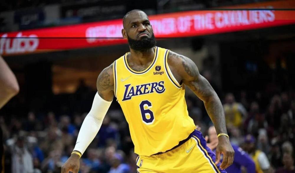 博主：皇马已经至少接触两名教练，但齐达内不会回归（博主称：皇马已接触至少两位主帅，齐达内无缘回归）