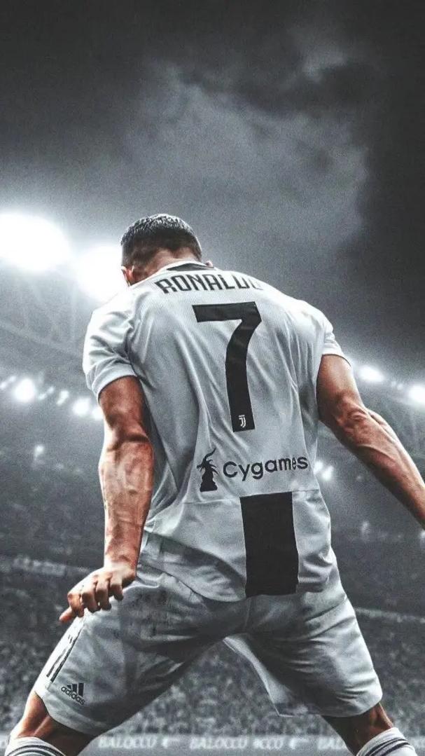 斯帕莱蒂：对球队整体表现很满意；DV9带伤出战表现出了责任感（斯帕莱蒂满意球队整体发挥，赞DV9带伤出战彰显责任担当）